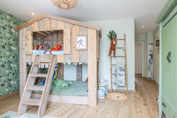 Foto - Verkocht: Unieke karakteristieke instapklare hoekwoning met maar liefst 235 m2 wonen én een vrij uitzicht op het groen in Simpelveld.